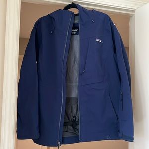 Patagonia women’s shell, large, like new condition -navy